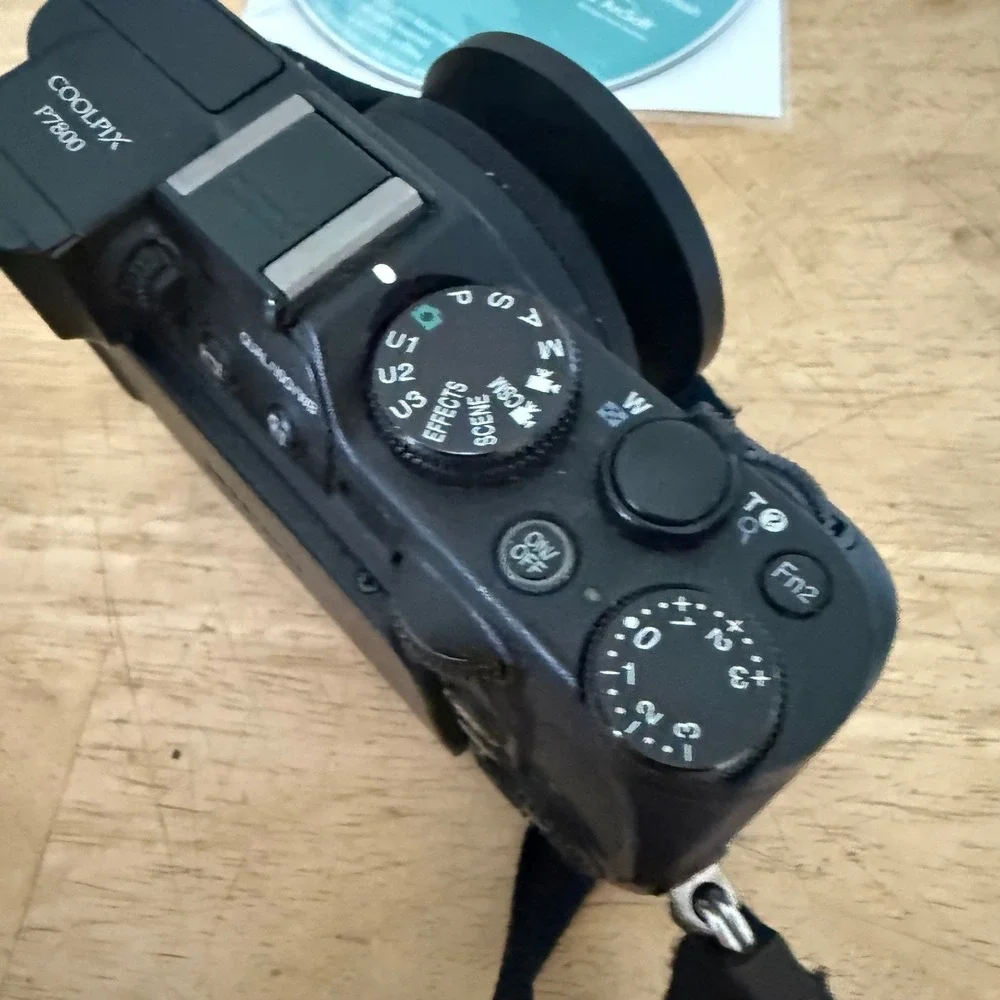 Nikon COOLPIX P7800 12.2 MP Compact Camera 7.1x Optical Zoom with box